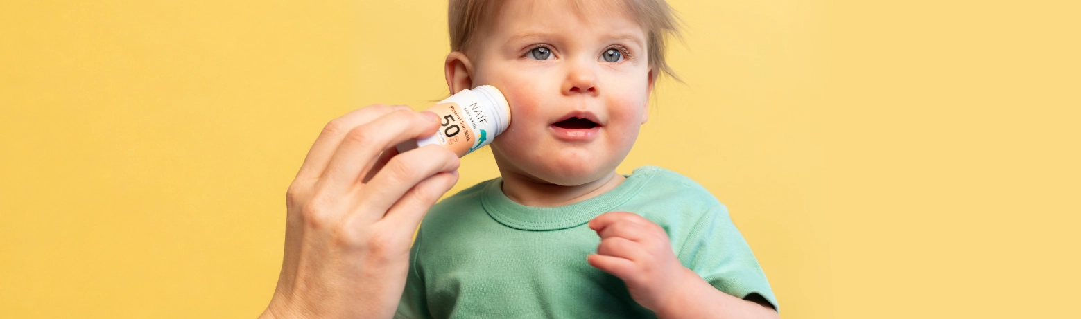 Pustite deti
na slniečko bez starostí
s ochrannou starostlivosťou na opaľovanie od NAÏF. Šetrná k detskej pokožke. Účinná proti UV žiareniu.
