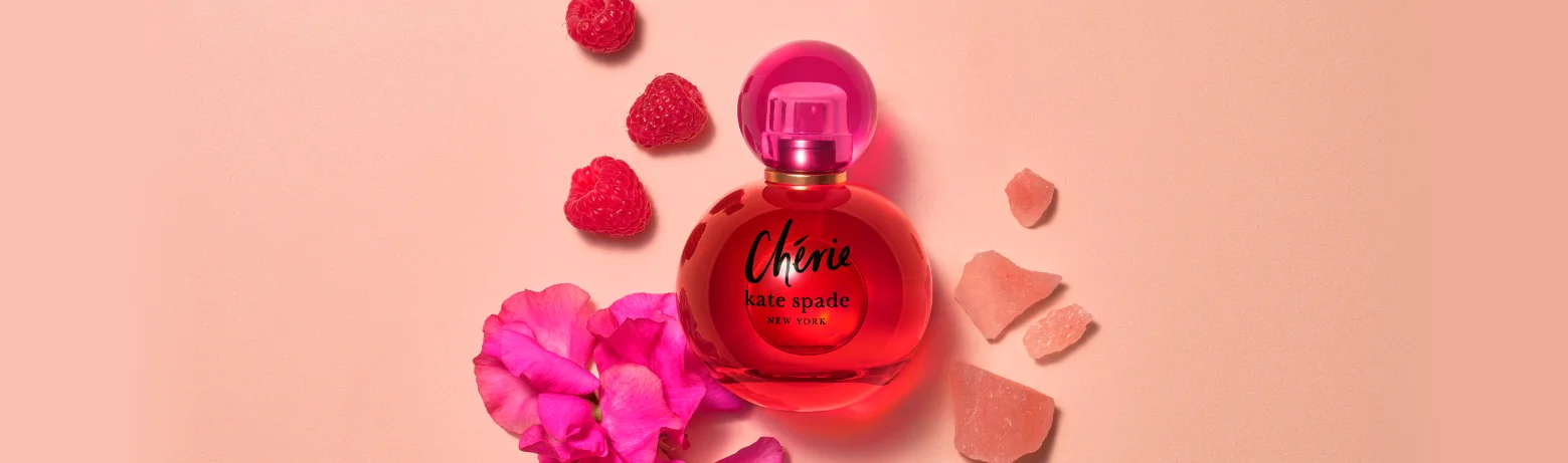 Vôňa v duchu pop-artu
KATE SPADE CHÉRIE

Kvetinovo-ovocná vôňa v duchu pop-artu má farebný začiatok, po ktorom nasleduje výbuch vzácnych kvetov a príjemný pižmový základ
