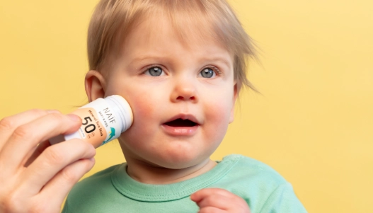 Aký je rozdiel medzi opaľovacími krémami pre deti a bábätká?