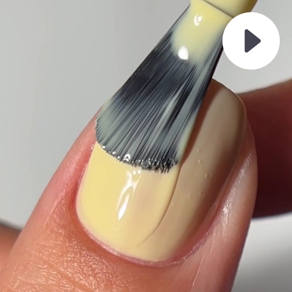 Video LONDONTOWN Gel Color Banana Pudding gélový lak na nechty