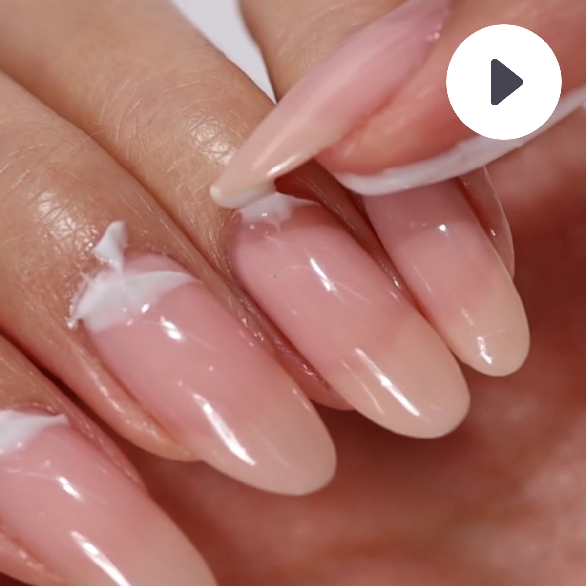 Video LONDONTOWN kur Restorative Nail Cream obnovujúci krém na nechty