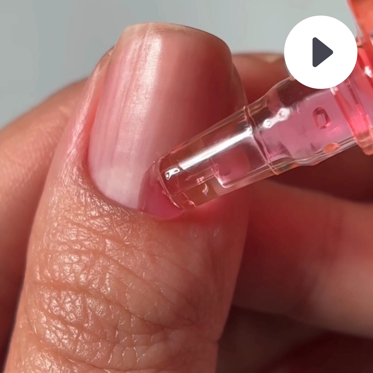 Video LONDONTOWN kur Peptide Serum Concentrate sérum na nechty a nechtovú kožtičku