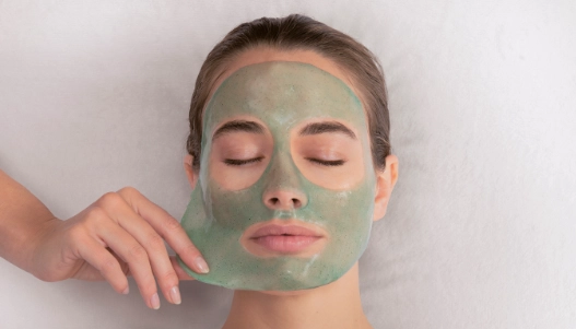 SPIRULINA V KOZMETIKE DODÁ PLETI ENERGIU, JAS A DETOXIKUJE