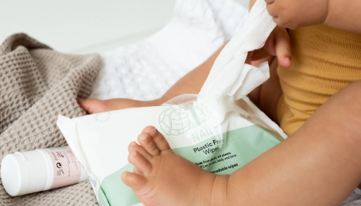 Vlhčené obrúsky Naif. Bez plastu a parfumácie.