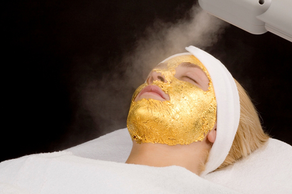 ošetření se zlatou maskou UMO Gold Facial